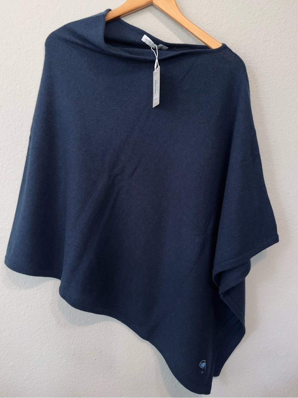 NWT! Peter Millar Cashmere Poncho, UNC logo, Navy